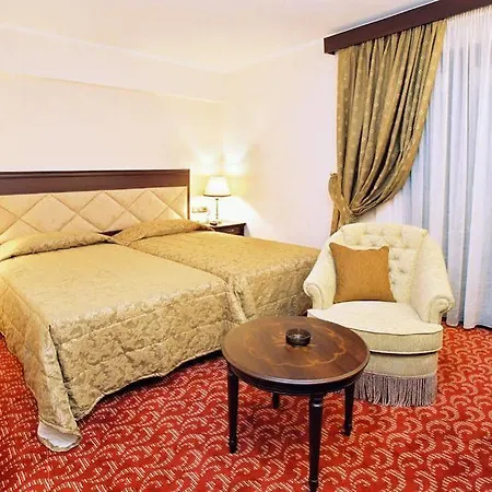 מלון Aeton Melathron