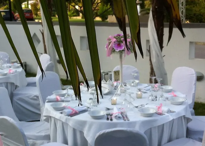 Aeton Melathron فندق 4*